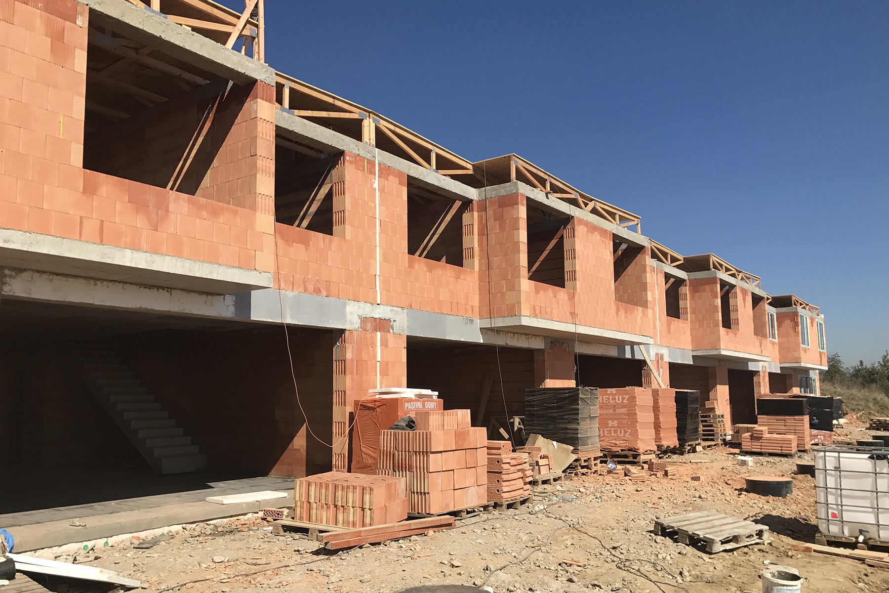 Michalovice - Realizace výstavby řadových domů od HP Domy.